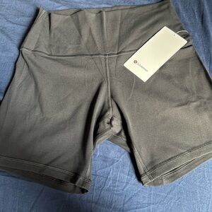 Lululemon short black 6” size 10